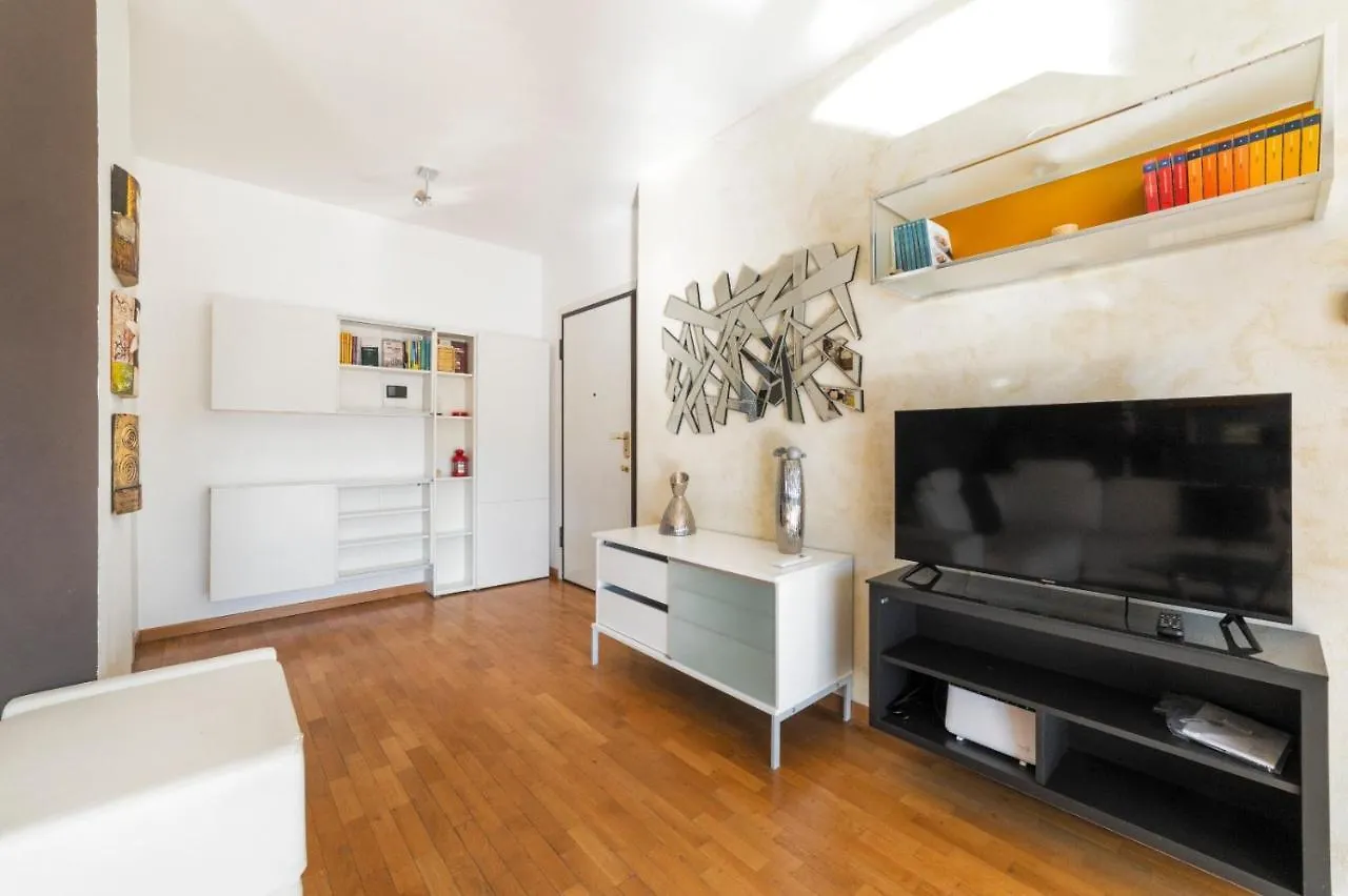Milano Rogoredo Apartment With Garage