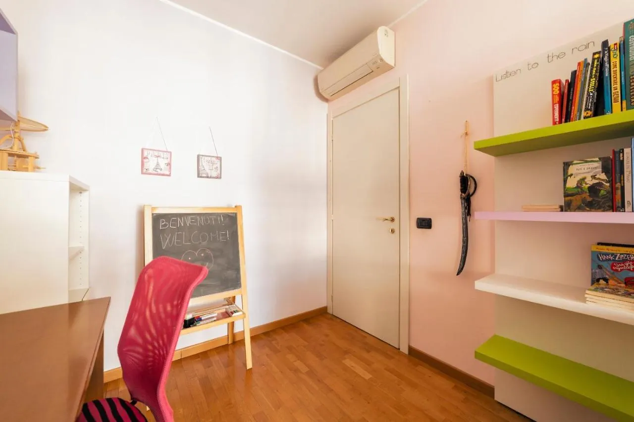 Milano Rogoredo Apartment With Garage