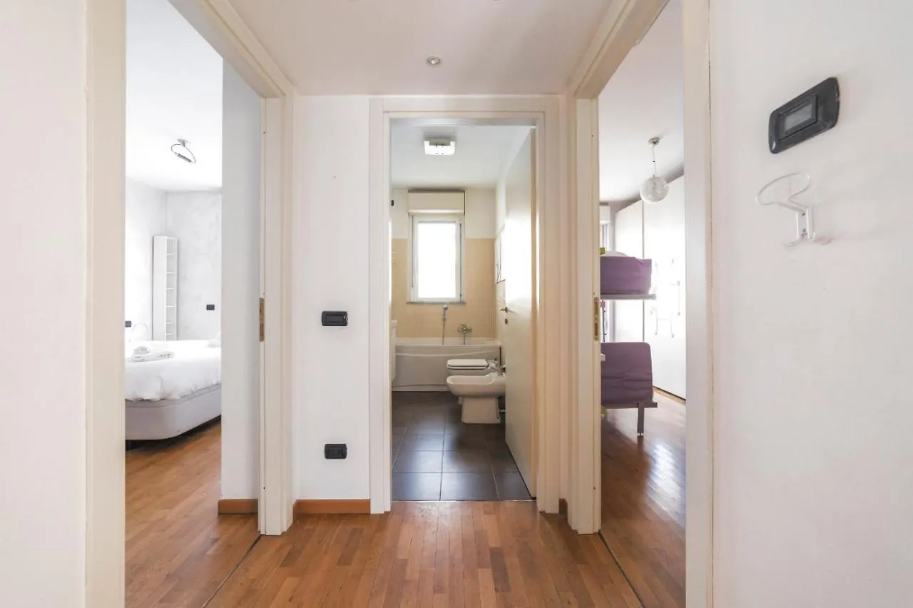 Milano Rogoredo Apartment With Garage 0*, Milan